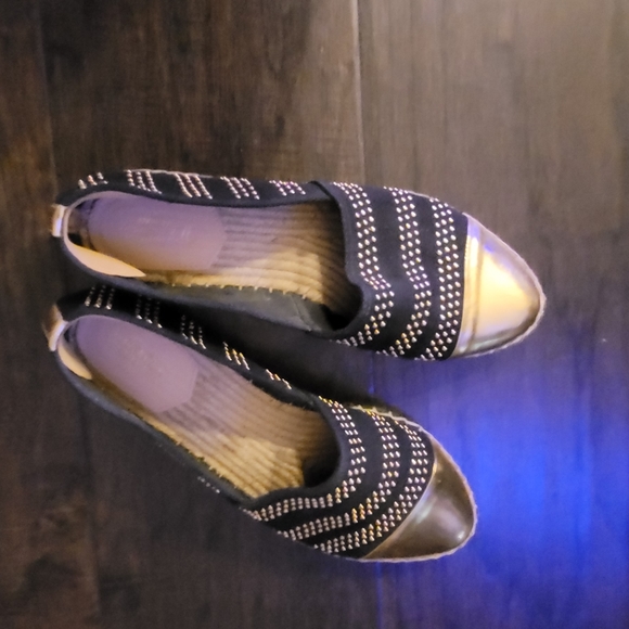 Beautiful Gently worn loeffler randall gold studded flat/mule - Picture 12 of 12